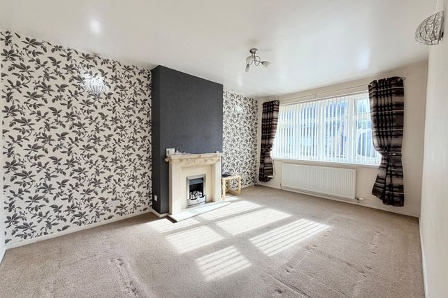 37, Grosvenor Crescent, Hyde photo 5