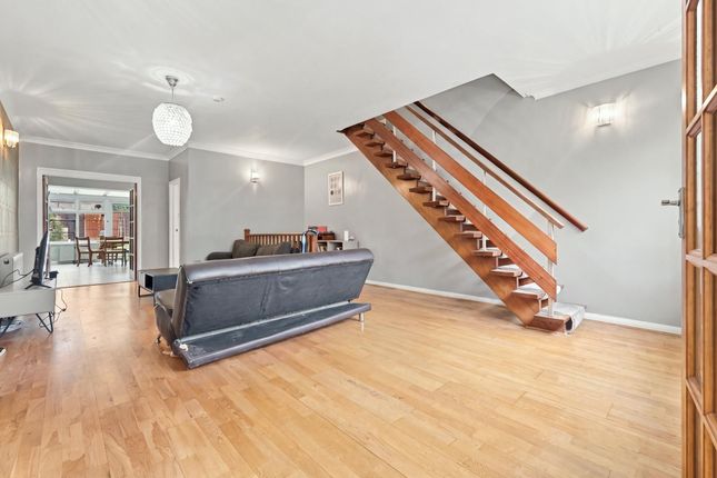 2a Woodstock Road, London photo 3