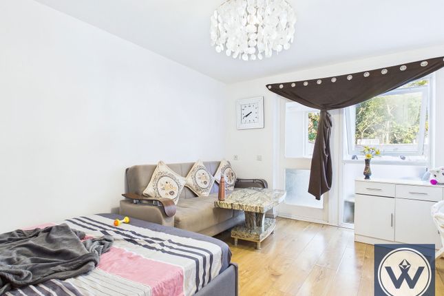 40, Gainsborough Road, Hayes photo 2