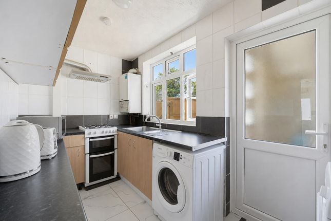 81, Botwell Crescent, Hayes photo 4