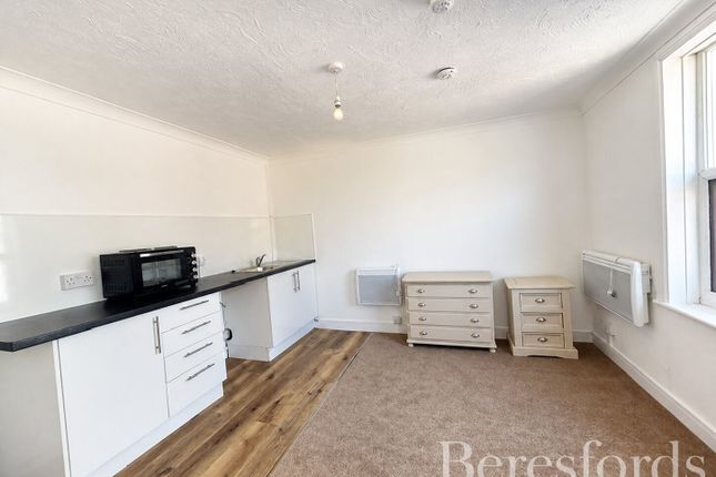 Room 5, 34, Golden Noble Hill, Colchester photo 2