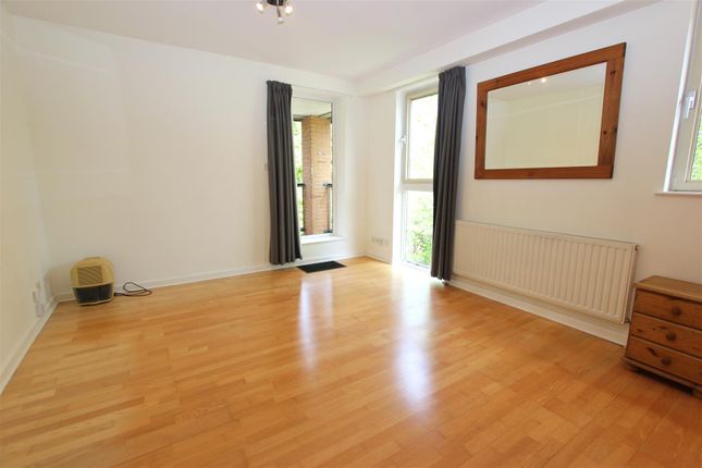 Thumbnail Flat to rent in China Court, Kennet Street, Wapping