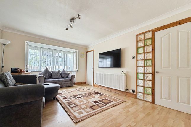 17, Holland Pines, Berkshire photo 3