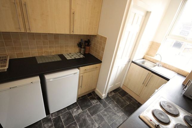 Terraced house to rent in Harold Place, Hyde Park, Leeds