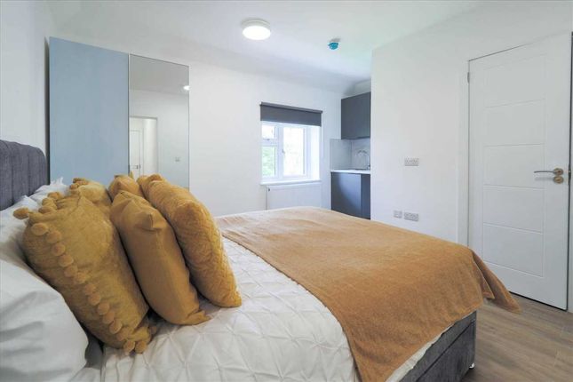 8, Furzehill Road, Borehamwood photo 2