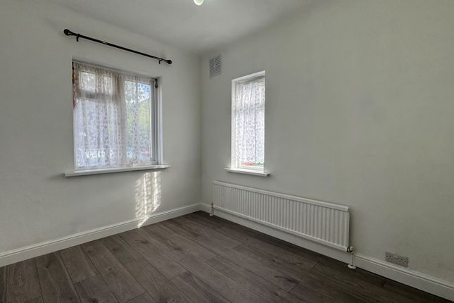 30 Clifton Road, Slough photo 4