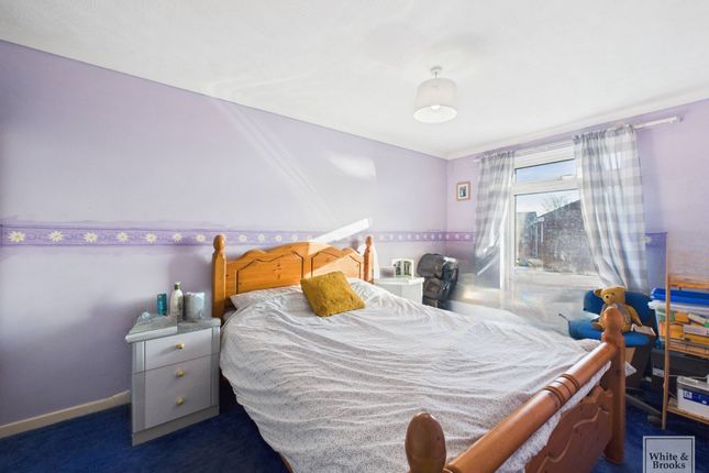 26 Bronze Close, Bognor Regis photo 4