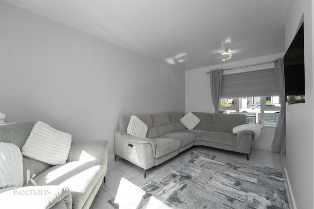 13, Meadway, Rochdale photo 2