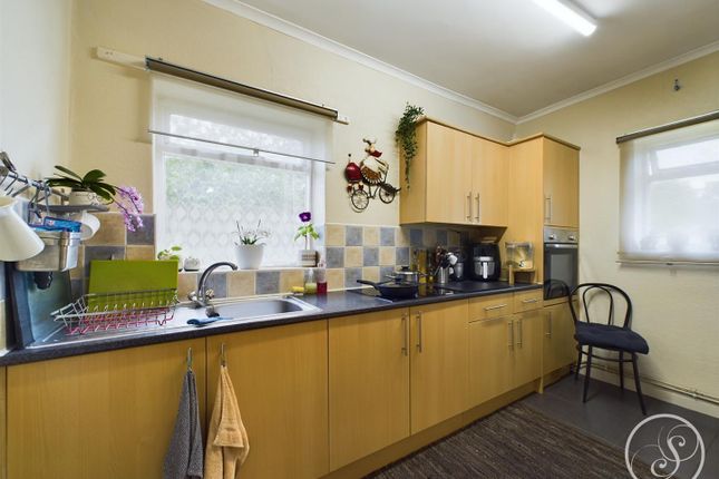 49, Sandringham Drive, Leeds photo 3