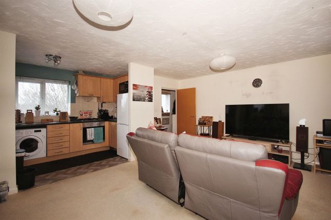 Flat for sale in Creswell Place, Cawston, Rugby