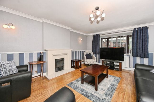 14, Springfield Park, Haydock photo 3
