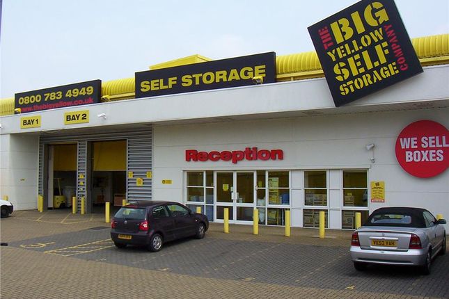 Warehouse to let in Caleb Close, Luton