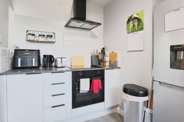 6, Hales Crescent, Hull photo 3
