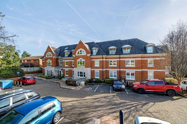 Thumbnail Flat for sale in Farnham Cloisters, Shortheath Road, Farnham