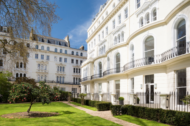 Thumbnail Flat to rent in Garden House, Kensington Garden Square, Bayswater, London