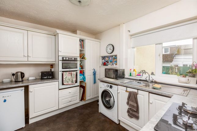 7, Whitestone Avenue, Swansea photo 4