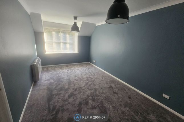 Flat, Dolphin Court Kingsmead Road, High Wycombe photo 2