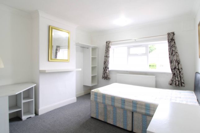 2, Beechtree Avenue, Englefield Green, EGHAM photo 4