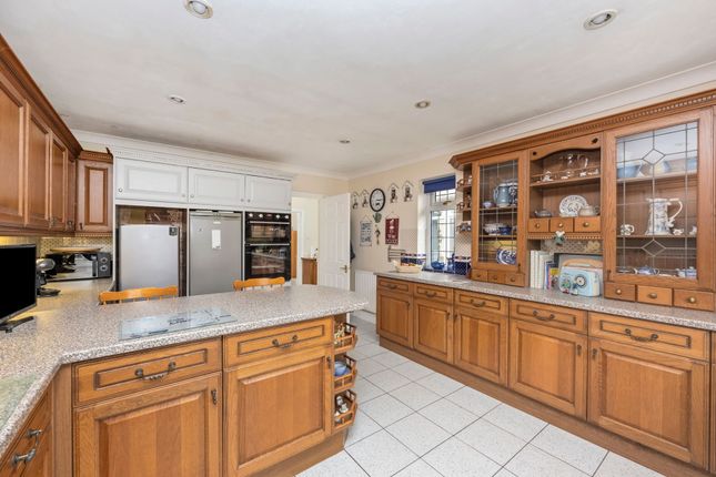14 Furze Road, Horsham photo 2