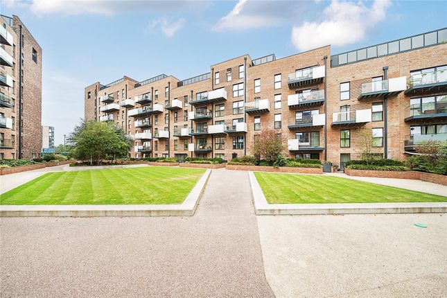 Thumbnail Flat for sale in Purbeck Gardens, London