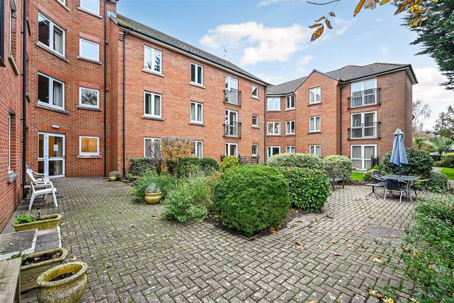 49 Byron Court Stockbridge Road, Chichester photo 3