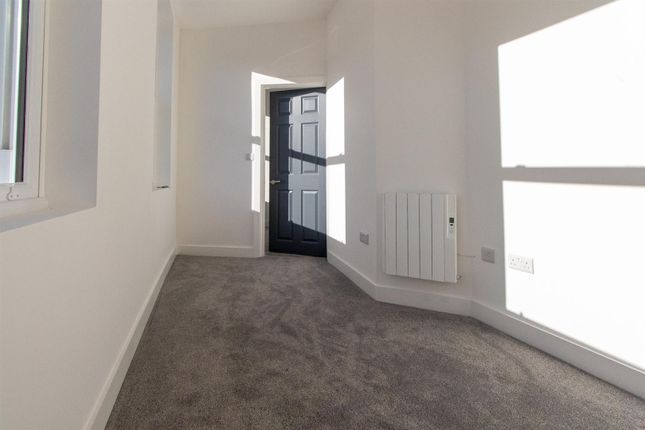 Flat to rent in Market Place, Haywards Heath