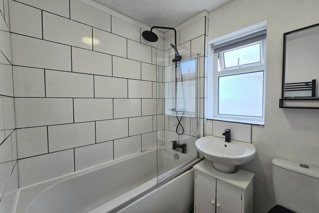 24 Maple Drive, Bridgend photo 4