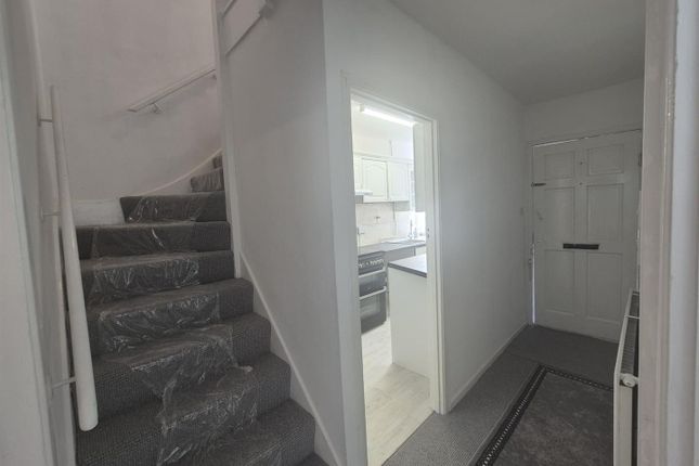 24, South Lodge Avenue, Mitcham photo 5