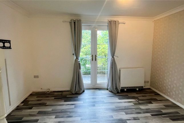 23, Helena Court, St. Austell photo 2