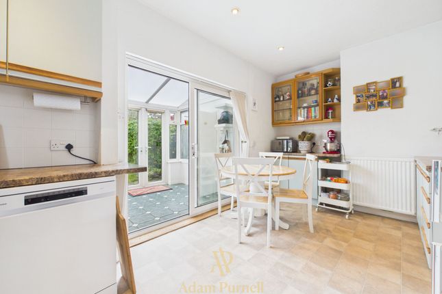 130 Lutterworth Road, Hinckley photo 3
