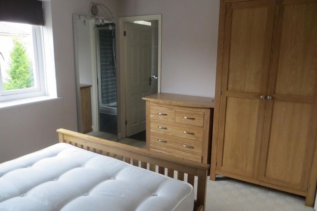 Flat to rent in Ferguson Close, Docklands, London