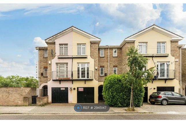 3-bed house on 90, Harrowgate Road, London, £4,000/mo