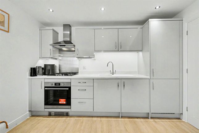24, Berne Close, Nottingham photo 2
