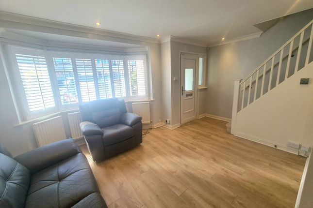 52 Merrilands Road, Worcester Park photo 4