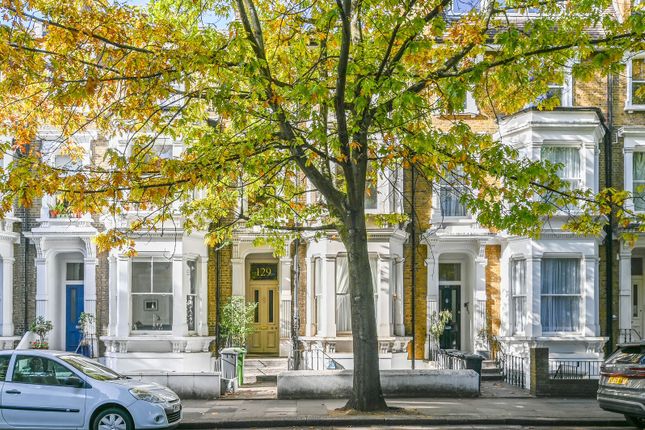 2-bed flat on Hammersmith Grove, Hammersmith, £725,000