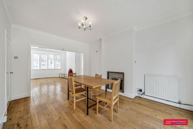 11, Walmington Fold, London photo 4