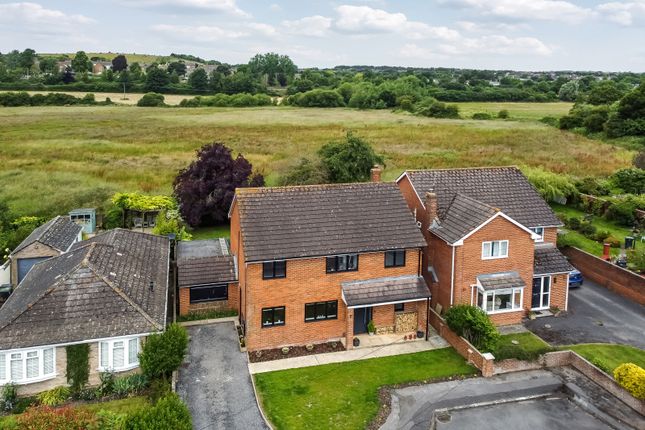 Thumbnail Country house for sale in Chestnut Close, Laverstock, Salisbury, Wiltshire