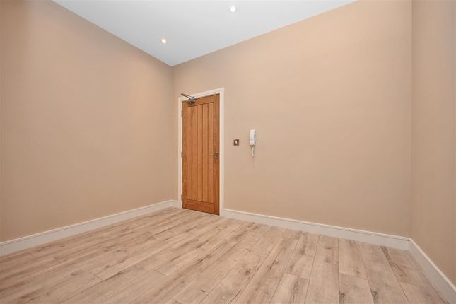 Flat to rent in Woodleigh House, Yeadon, Leeds