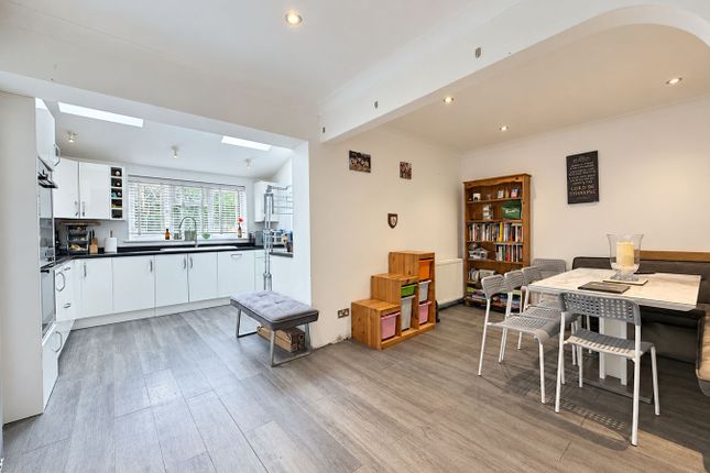 24, Broomfield Crescent, Wivenhoe photo 3