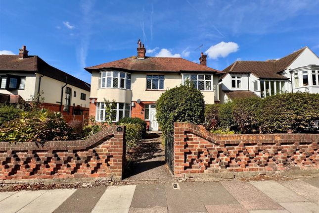 Flat to rent in Chalkwell Avenue, Westcliff-On-Sea