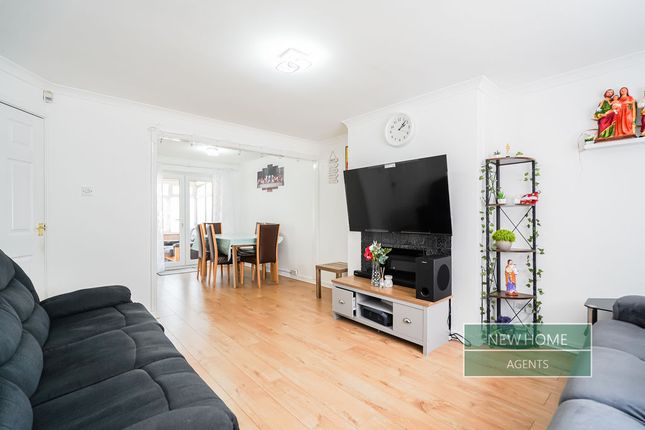 2, Romsey Place, Mansfield photo 2