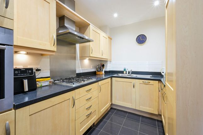 11 Mott House, Eastman Way, Epsom photo 3