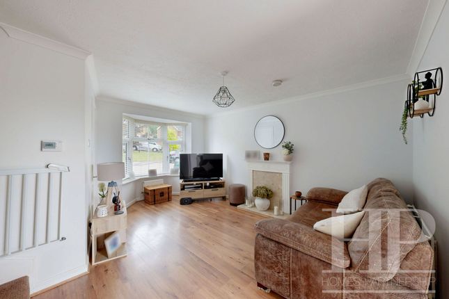 81 Milborne Road, Crawley photo 2