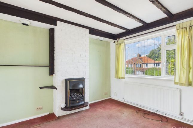 62 Wolsey Crescent, Croydon photo 3