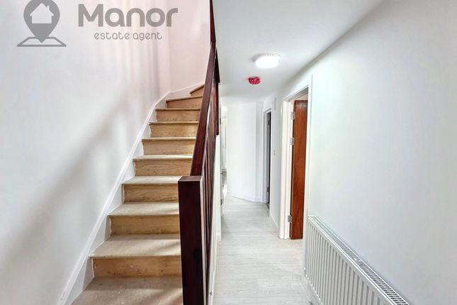101 Whalebone Lane South, Dagenham photo 4
