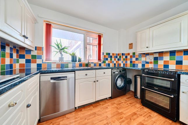 Flat 23, Ward Court, 65, Sea Front, Hampshire photo 3