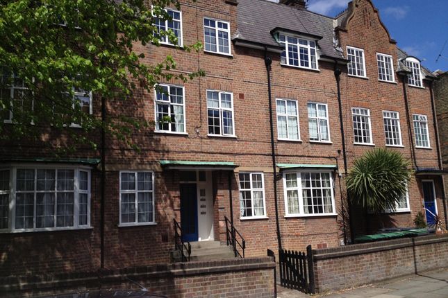 Thumbnail Flat to rent in Cecile Park, London