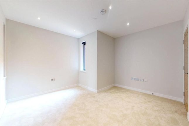 Flat to rent in Viridium Apartments 264 Finchley Road, London