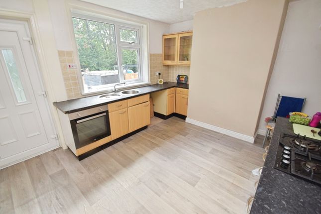 9, Westlea Avenue, Keighley photo 4