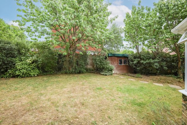 1, Porchester Close, Horsham photo 2